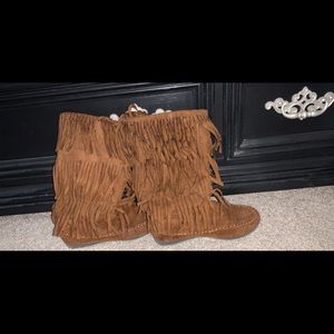 Fringe boots